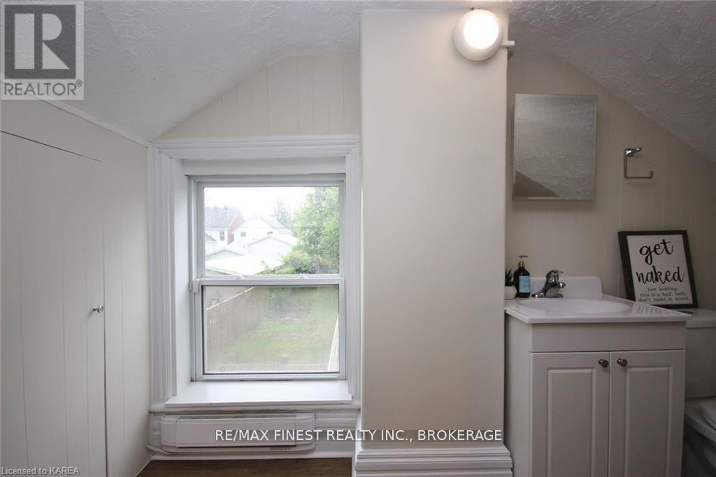 219 Montreal Street, Kingston, Ontario  K7K 3G6 - Photo 27 - X12169394