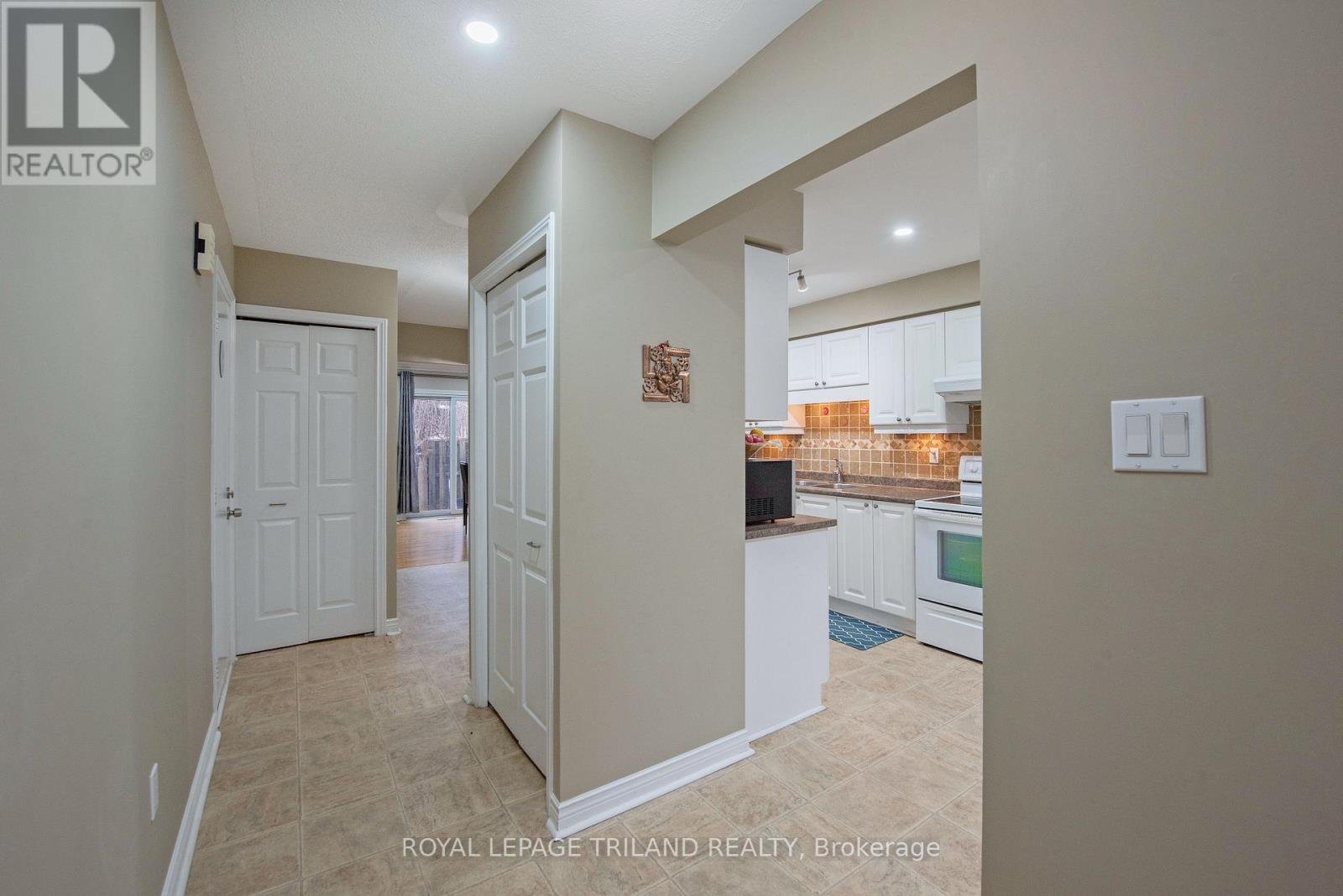 Photo 8 of 47 for 28 - 308 Conway Drive