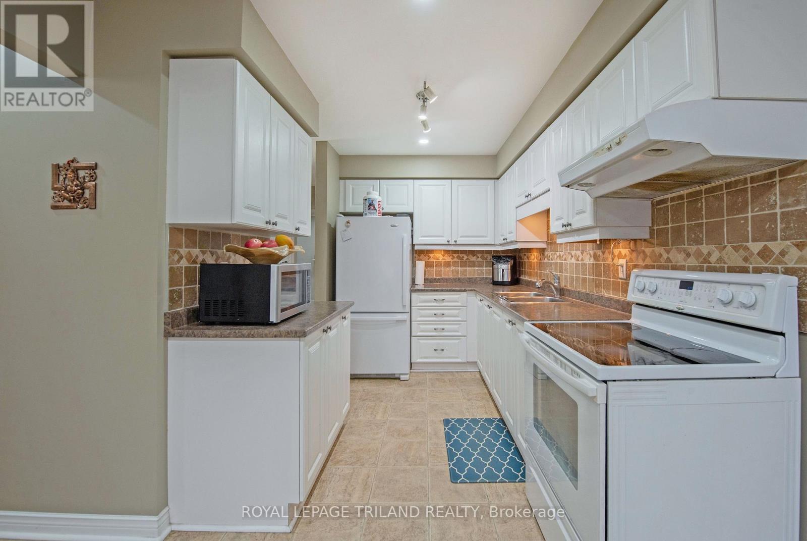 Photo 9 of 47 for 28 - 308 Conway Drive