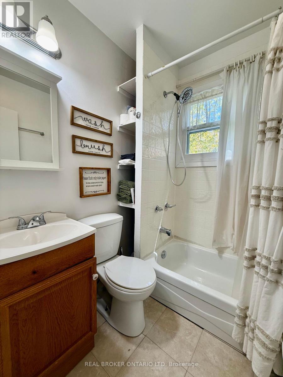 9684 Maylard Avenue, Lambton Shores, Ontario  N0N 1J3 - Photo 10 - X12169312