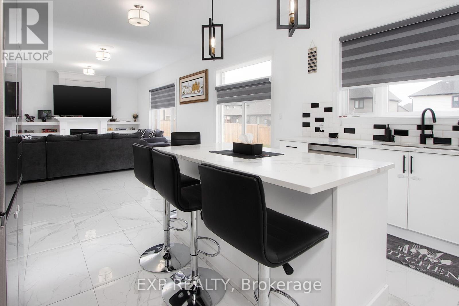 20 Hazelwood Pass, Thames Centre, Ontario  N0L 1G2 - Photo 11 - X12169457