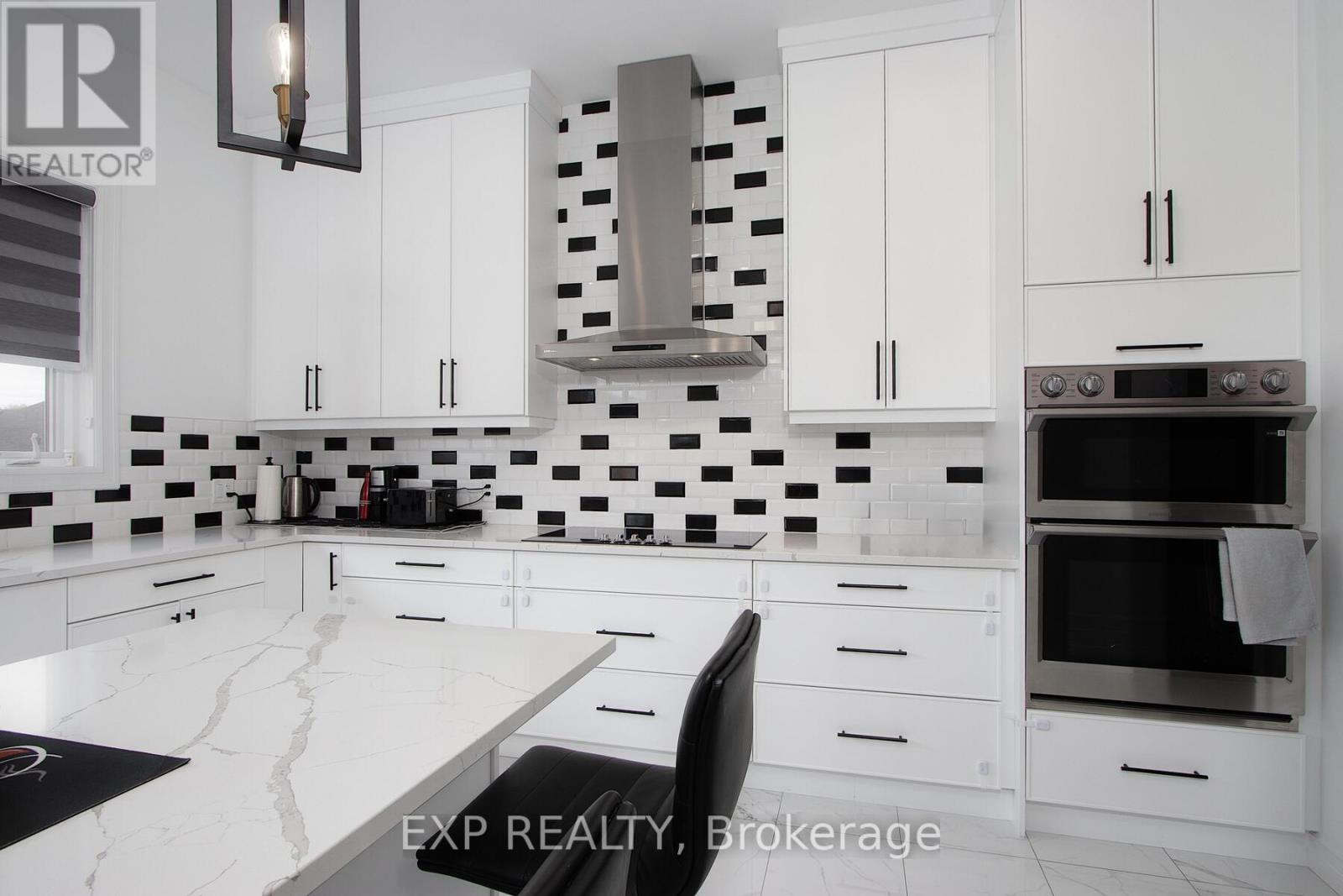 20 Hazelwood Pass, Thames Centre, Ontario  N0L 1G2 - Photo 12 - X12169457