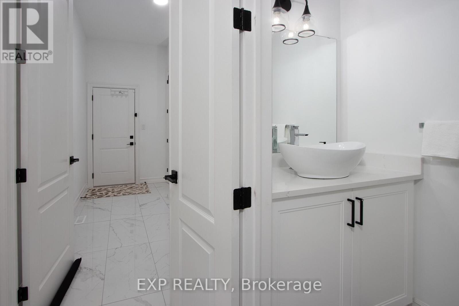 20 Hazelwood Pass, Thames Centre, Ontario  N0L 1G2 - Photo 22 - X12169457