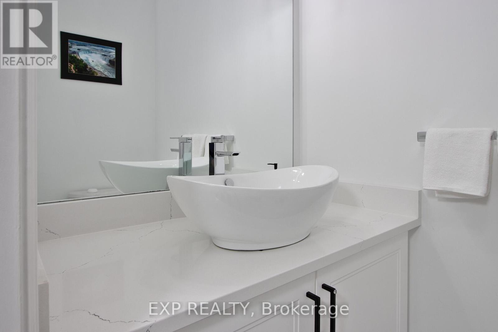 20 Hazelwood Pass, Thames Centre, Ontario  N0L 1G2 - Photo 23 - X12169457