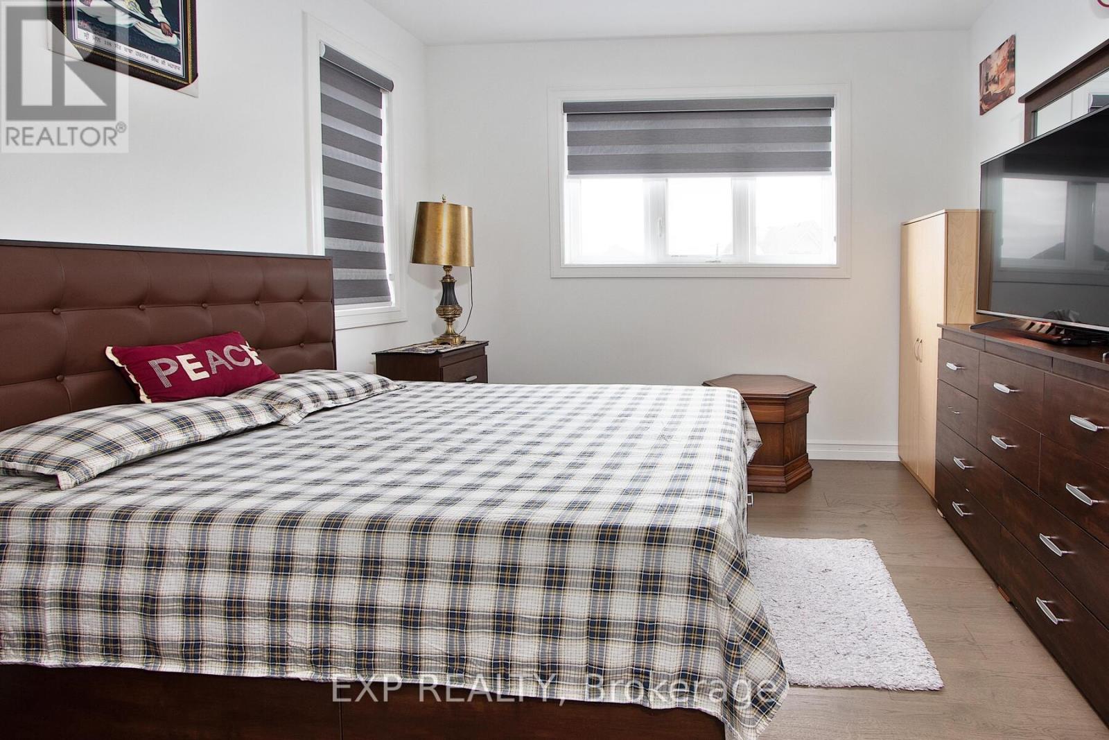 20 Hazelwood Pass, Thames Centre, Ontario  N0L 1G2 - Photo 31 - X12169457