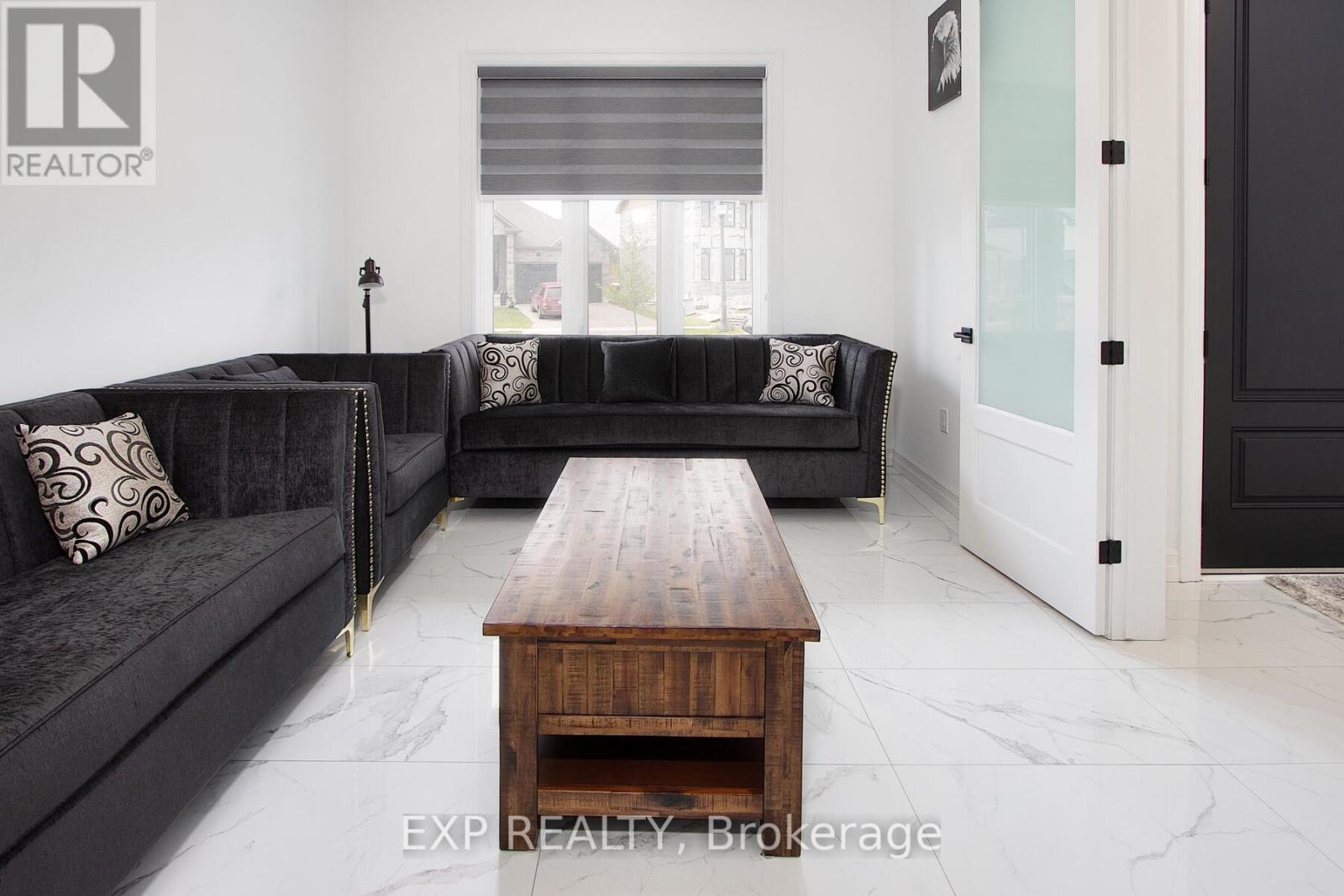 20 Hazelwood Pass, Thames Centre, Ontario  N0L 1G2 - Photo 4 - X12169457