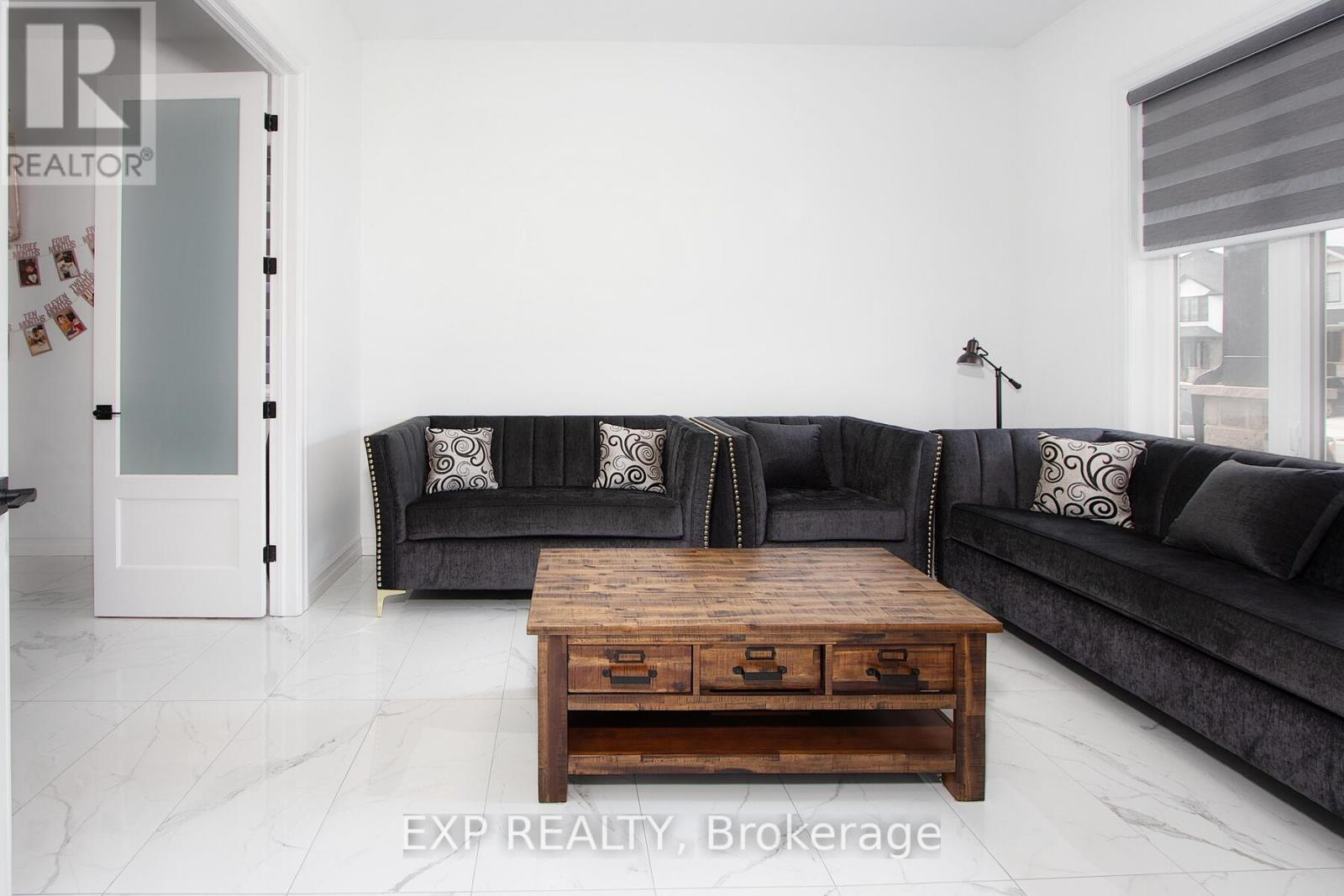 20 Hazelwood Pass, Thames Centre, Ontario  N0L 1G2 - Photo 5 - X12169457