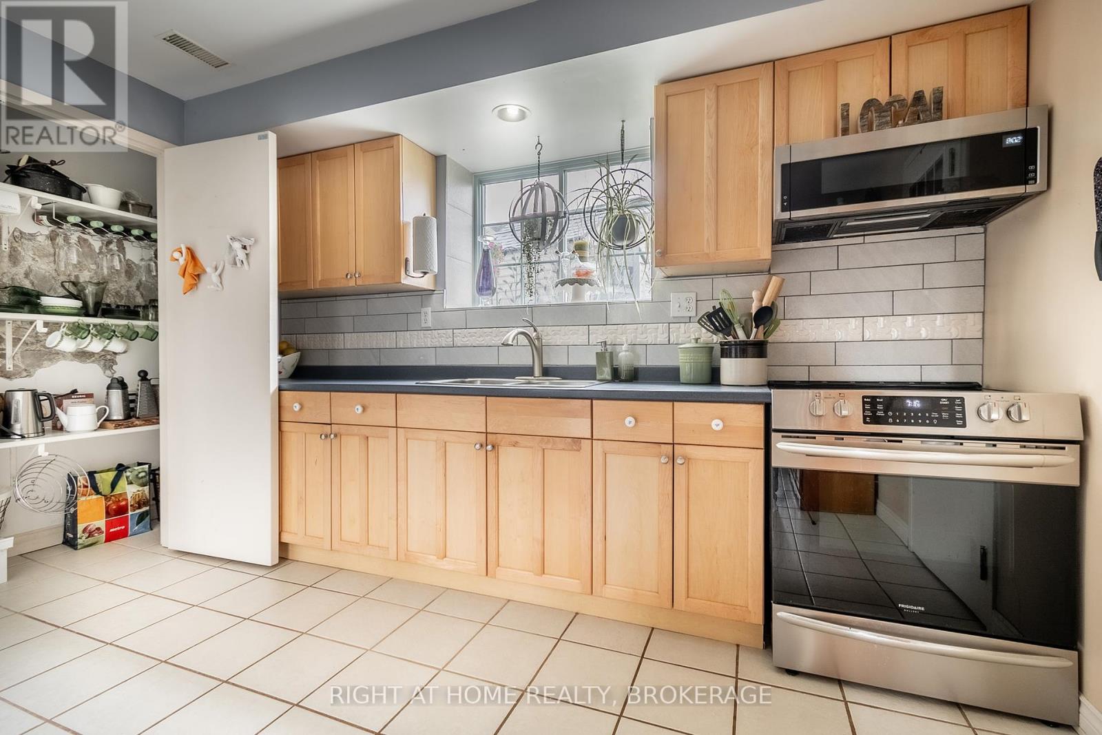 152 Kingsway Street, Welland, Ontario  L3B 3N9 - Photo 37 - X12108630