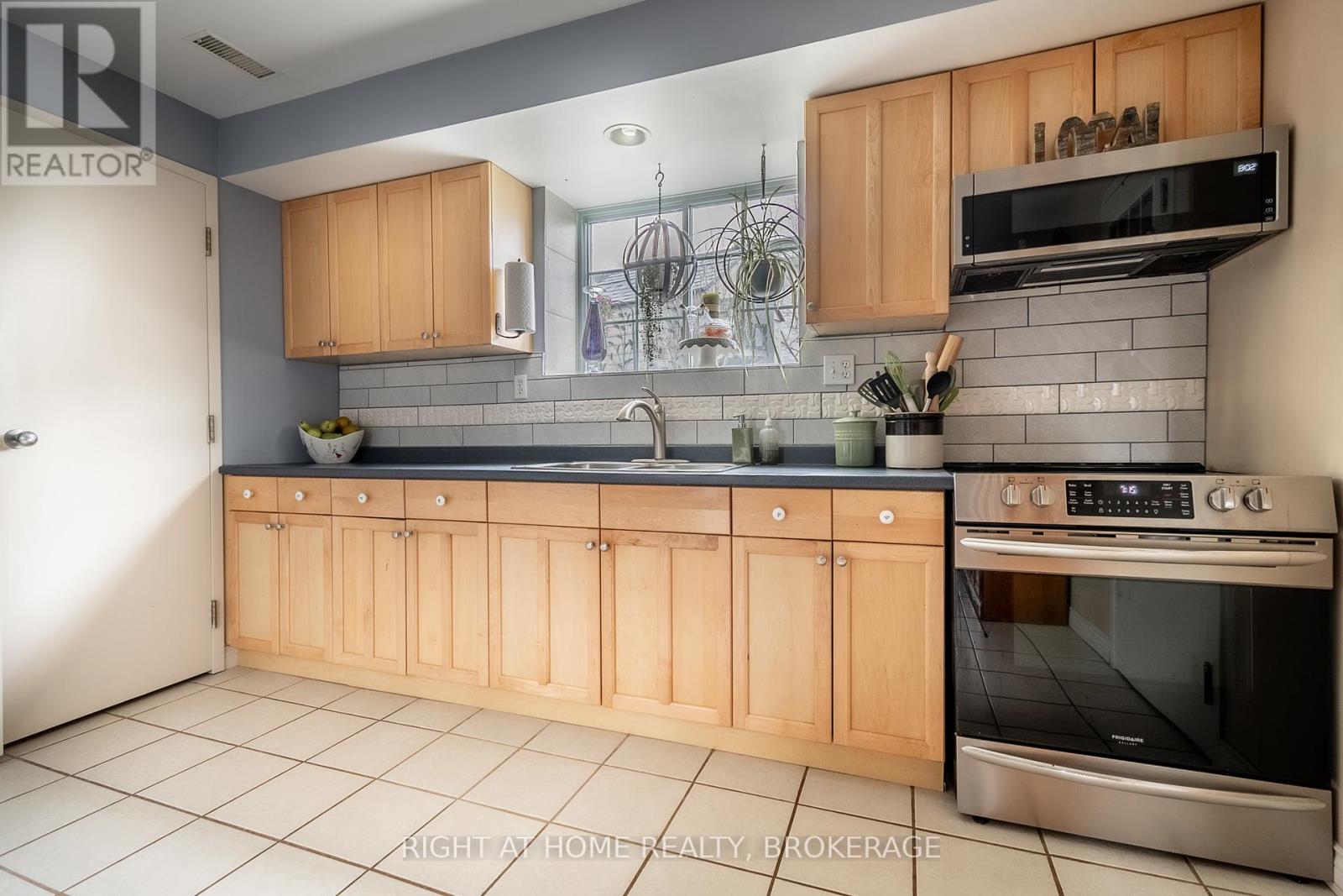 152 Kingsway Street, Welland, Ontario  L3B 3N9 - Photo 36 - X12108630