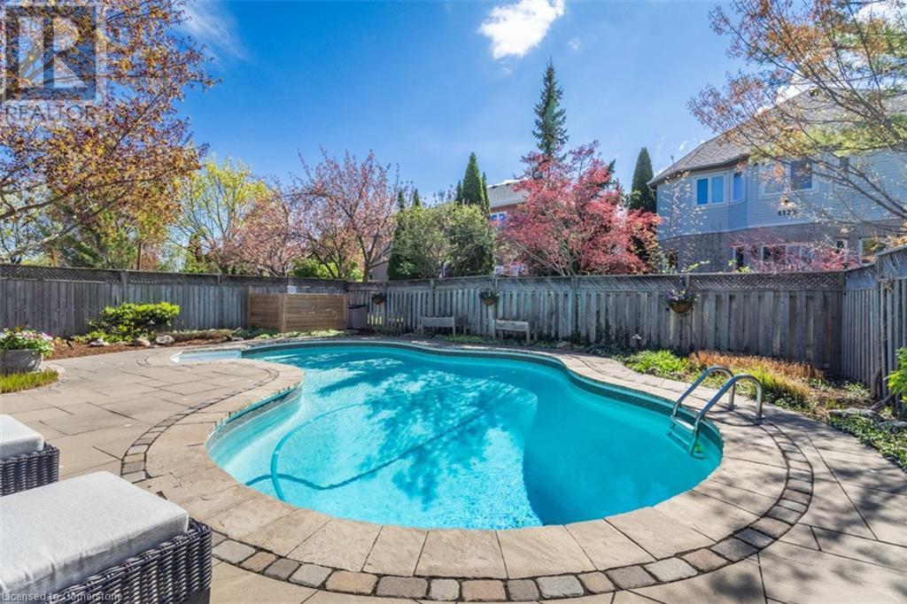 4245 Millcroft Park Drive, Burlington, Ontario  L7M 3V7 - Photo 4 - 40725799