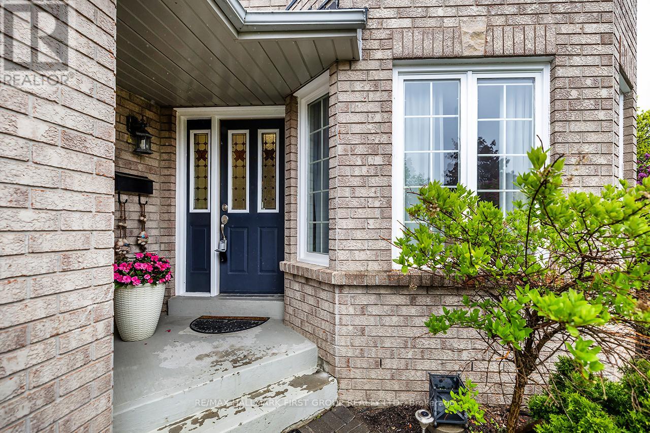 1 Watersdown Crescent, Whitby, Ontario  L1R 1Z1 - Photo 3 - E12169110