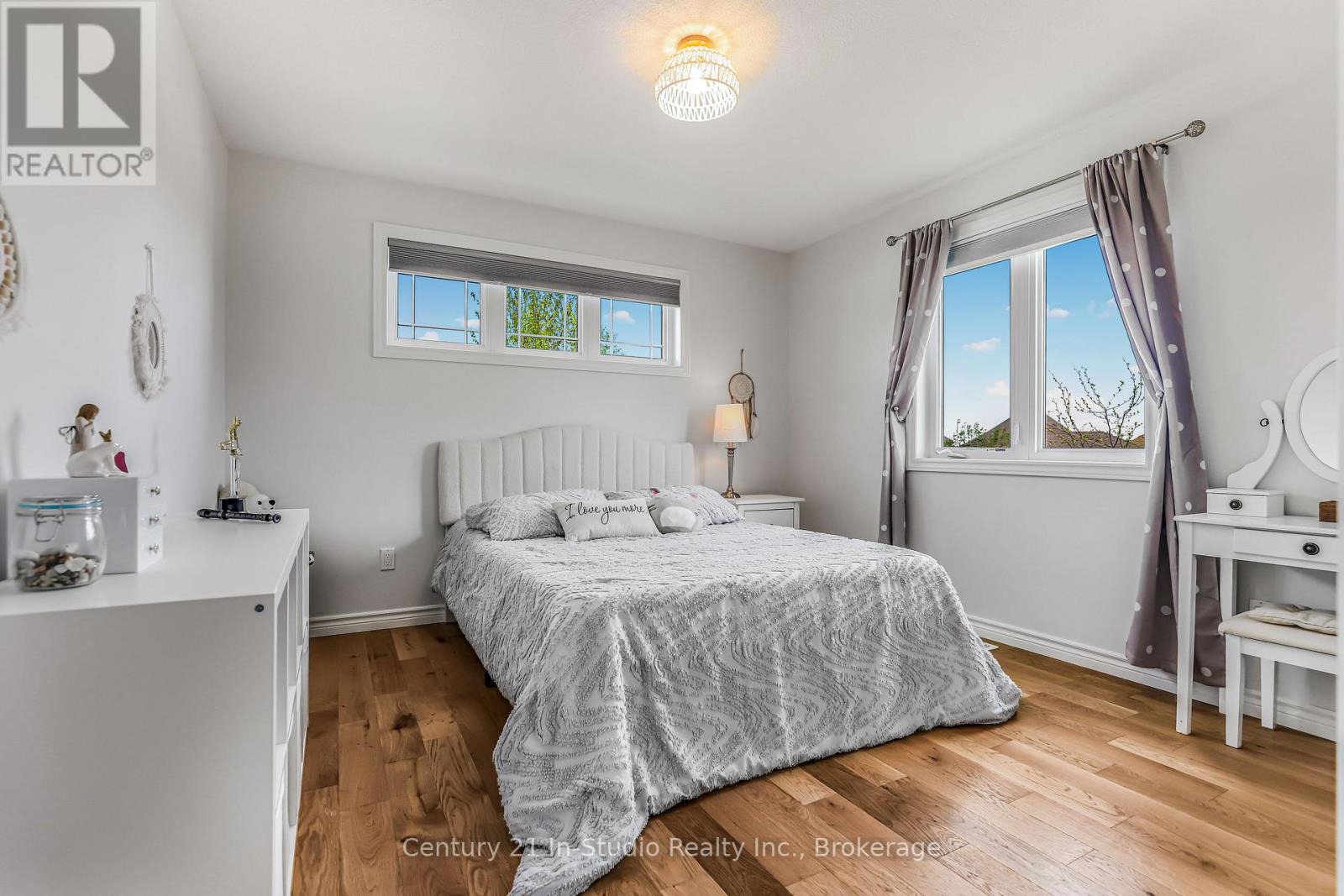 898 Sumpton Street, Saugeen Shores, Ontario  N0H 2C2 - Photo 39 - X12169291