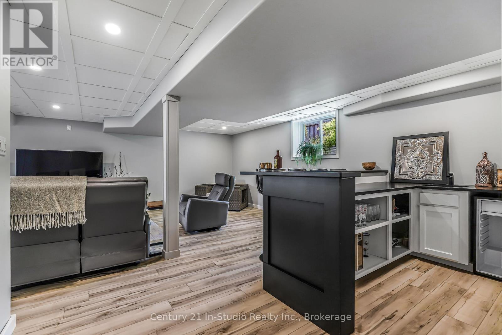 898 Sumpton Street, Saugeen Shores, Ontario  N0H 2C2 - Photo 41 - X12169291