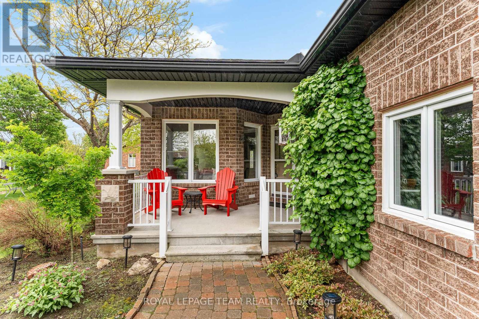 Property at 33 WATERTHRUSH CRESCENT image 3