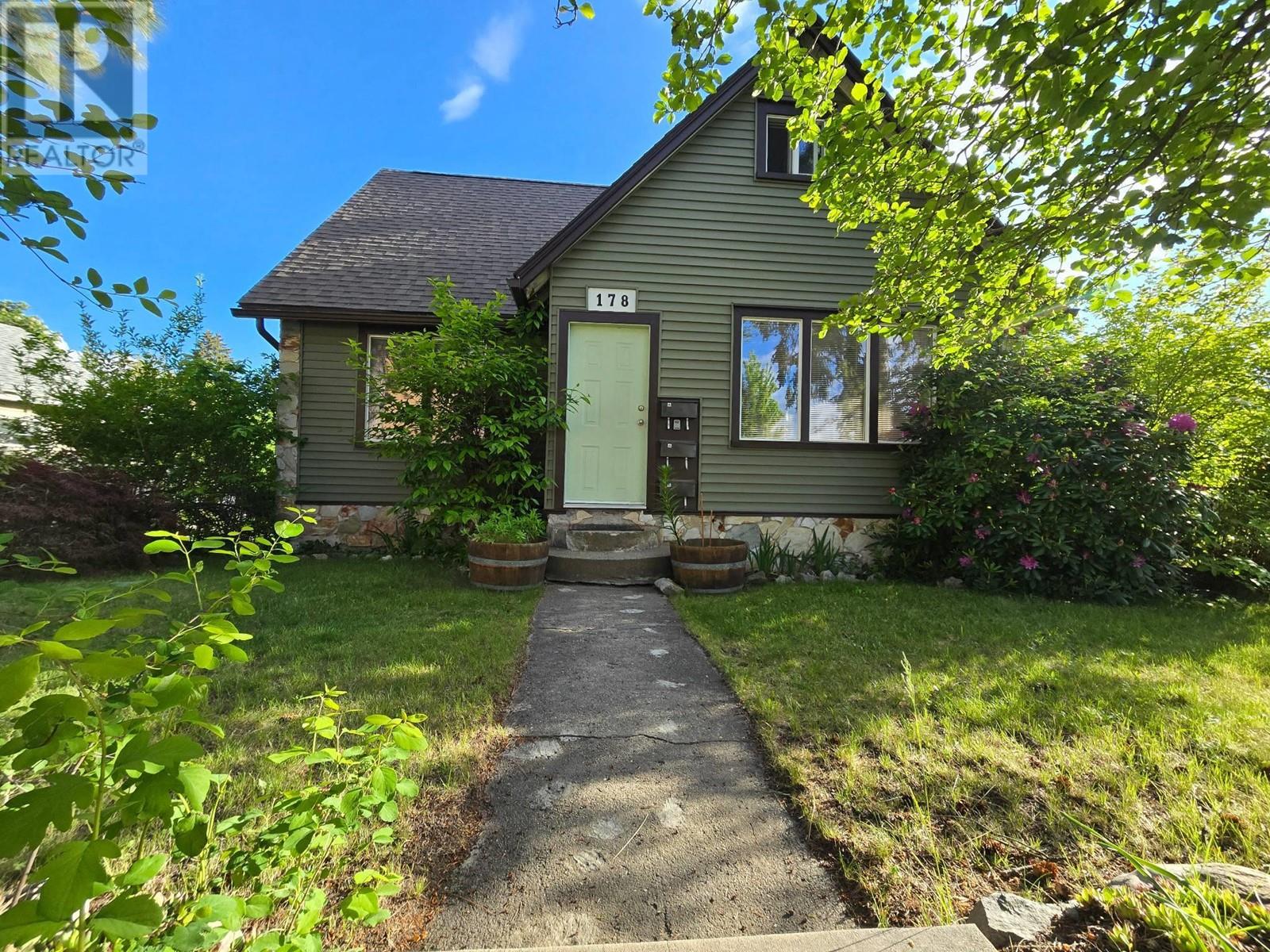 178 Columbia Avenue, Castlegar, British Columbia