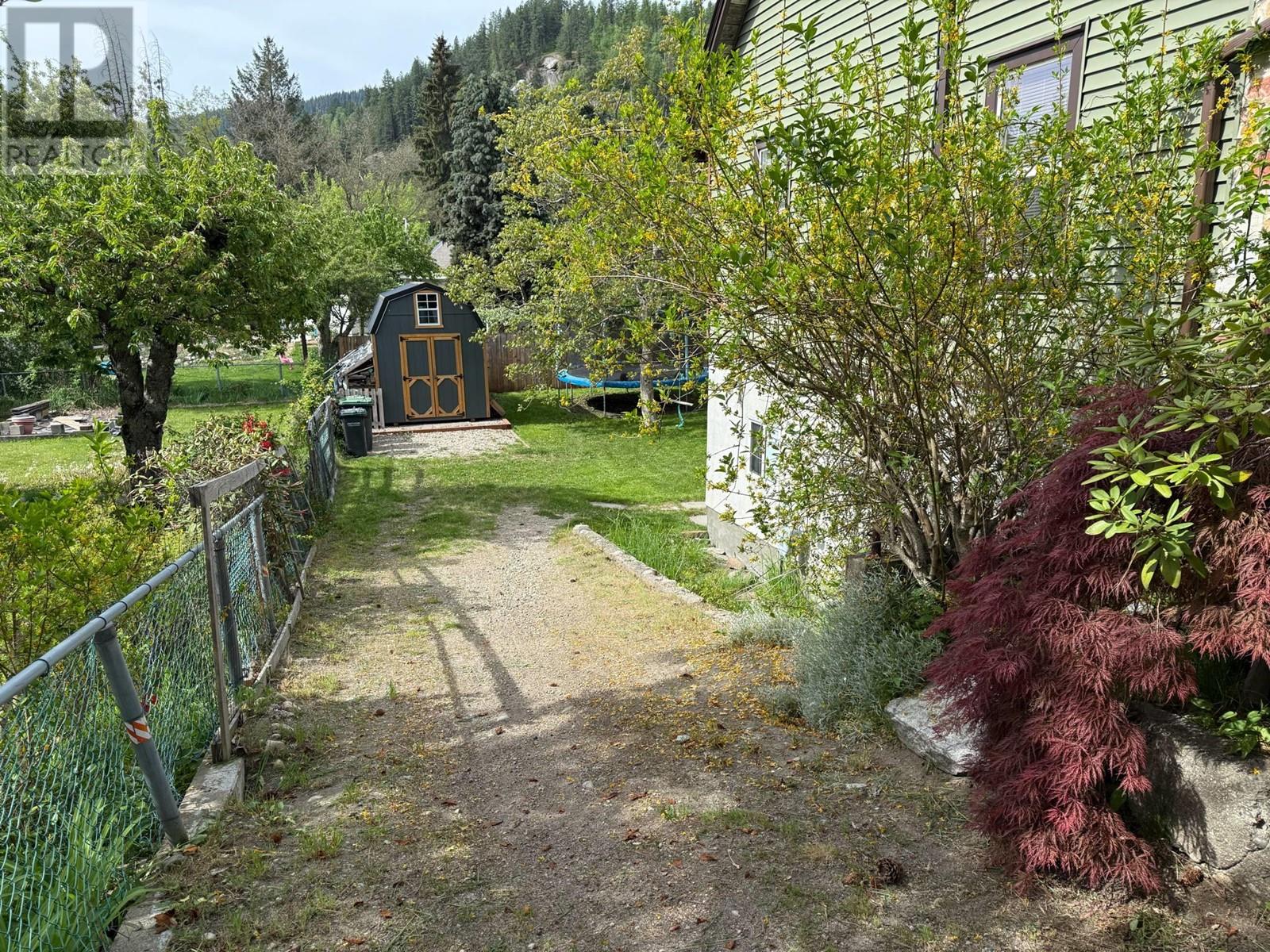178 Columbia Avenue, Castlegar, British Columbia  V1N 1A9 - Photo 33 - 10347474