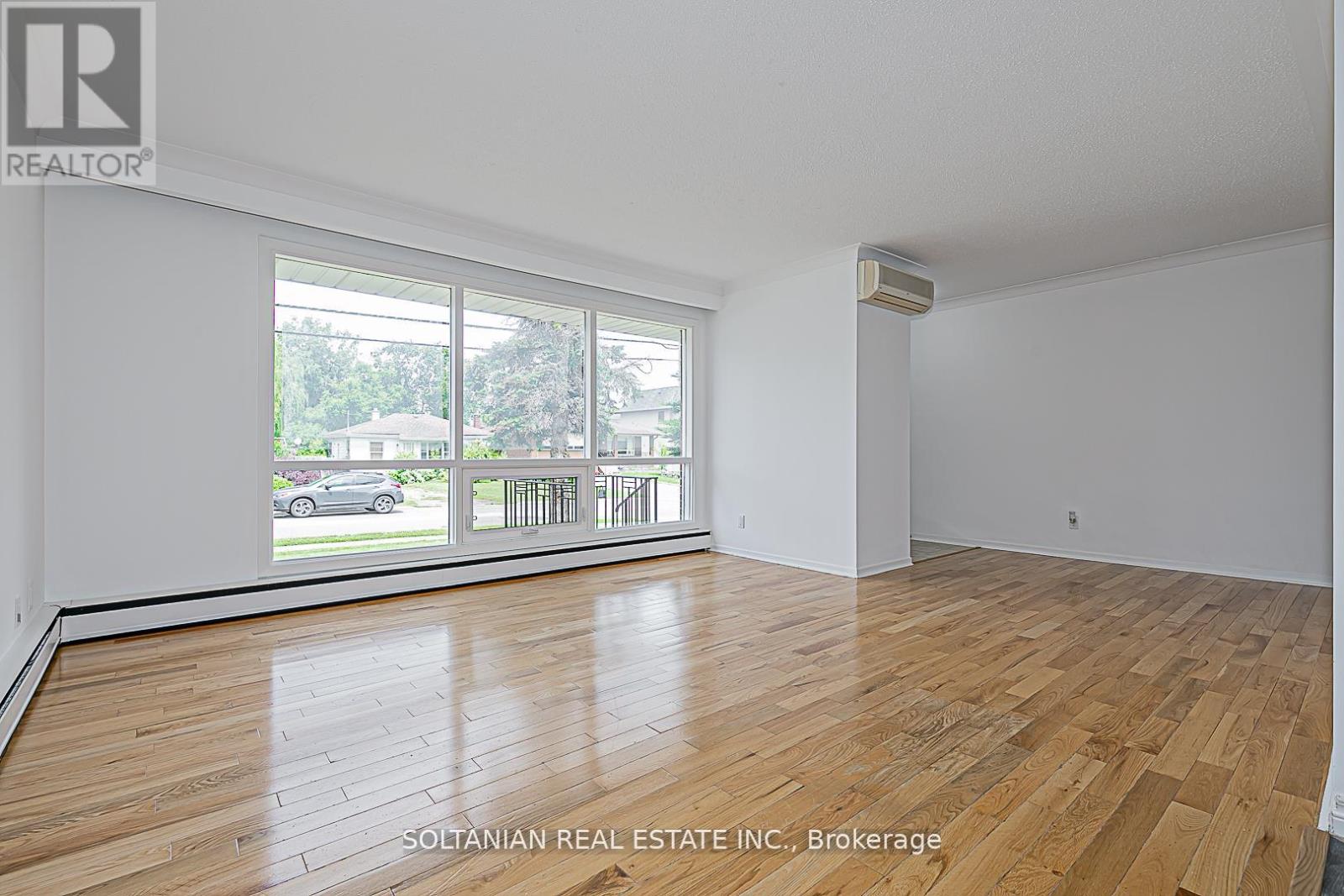 130 Palmer Avenue, Richmond Hill, Ontario  L4C 1N8 - Photo 4 - N12169197