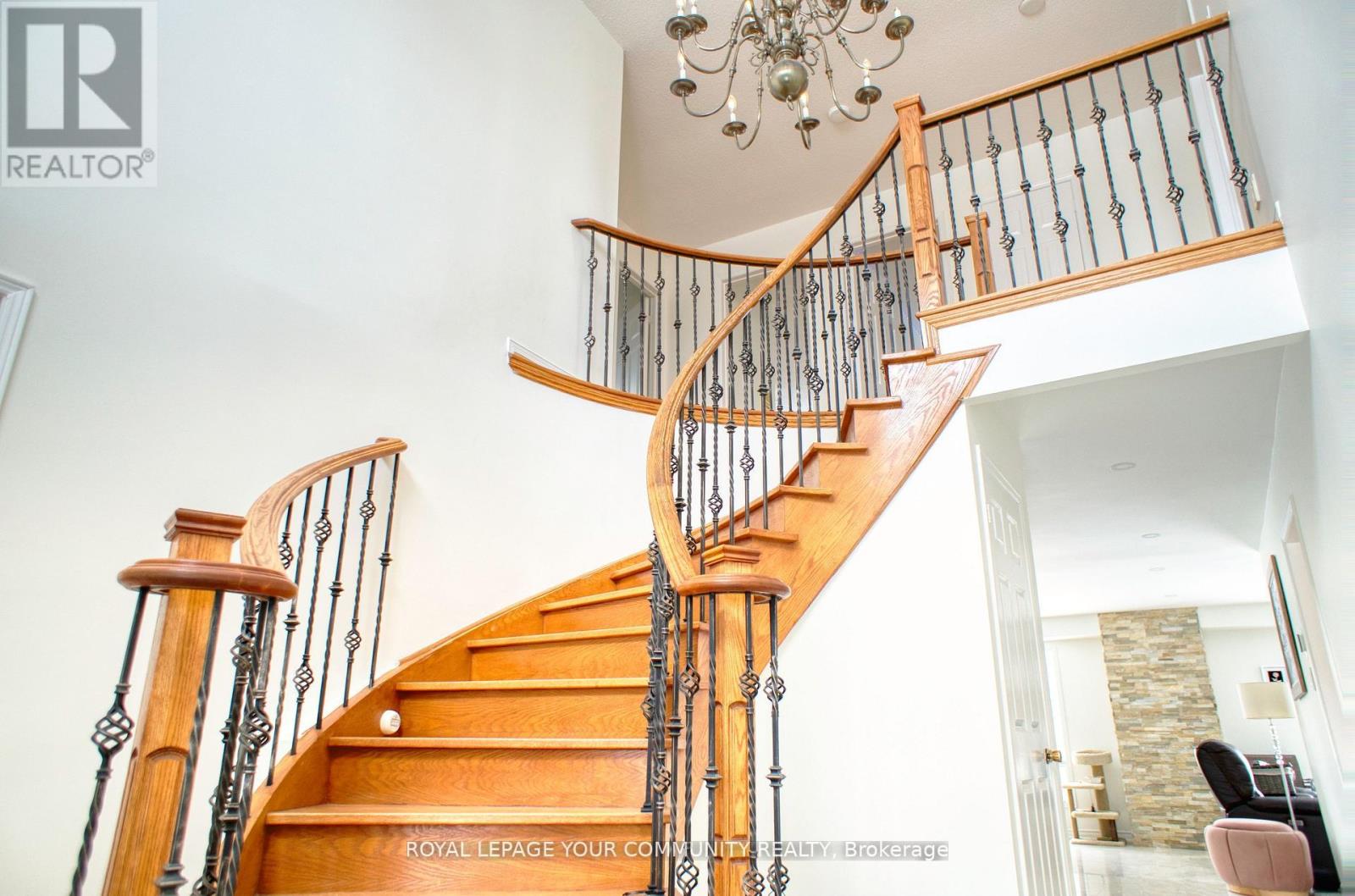 34 Beasley Drive, Richmond Hill, Ontario  L4C 7Z5 - Photo 5 - N12169248