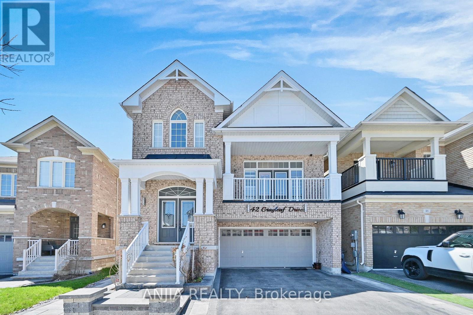 42 Grayleaf Drive, Whitchurch-Stouffville (Stouffville), Ontario  L4A 1S8 - Photo 1 - N12169253