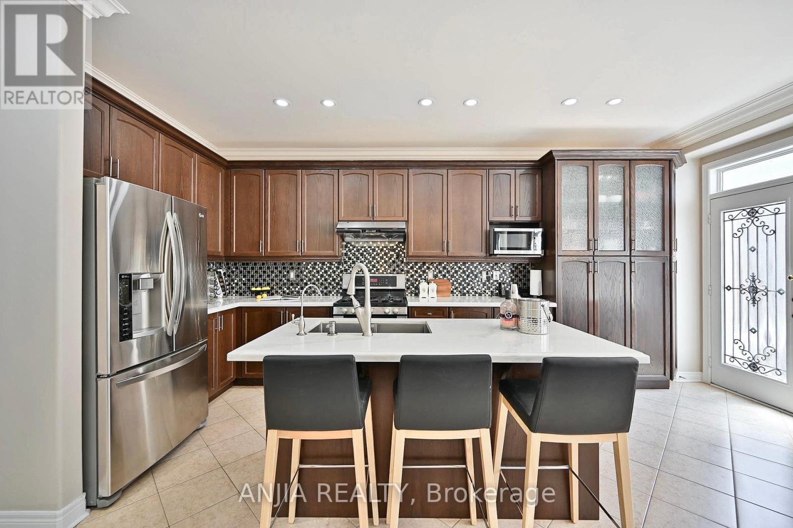 42 Grayleaf Drive, Whitchurch-Stouffville (Stouffville), Ontario  L4A 1S8 - Photo 13 - N12169253