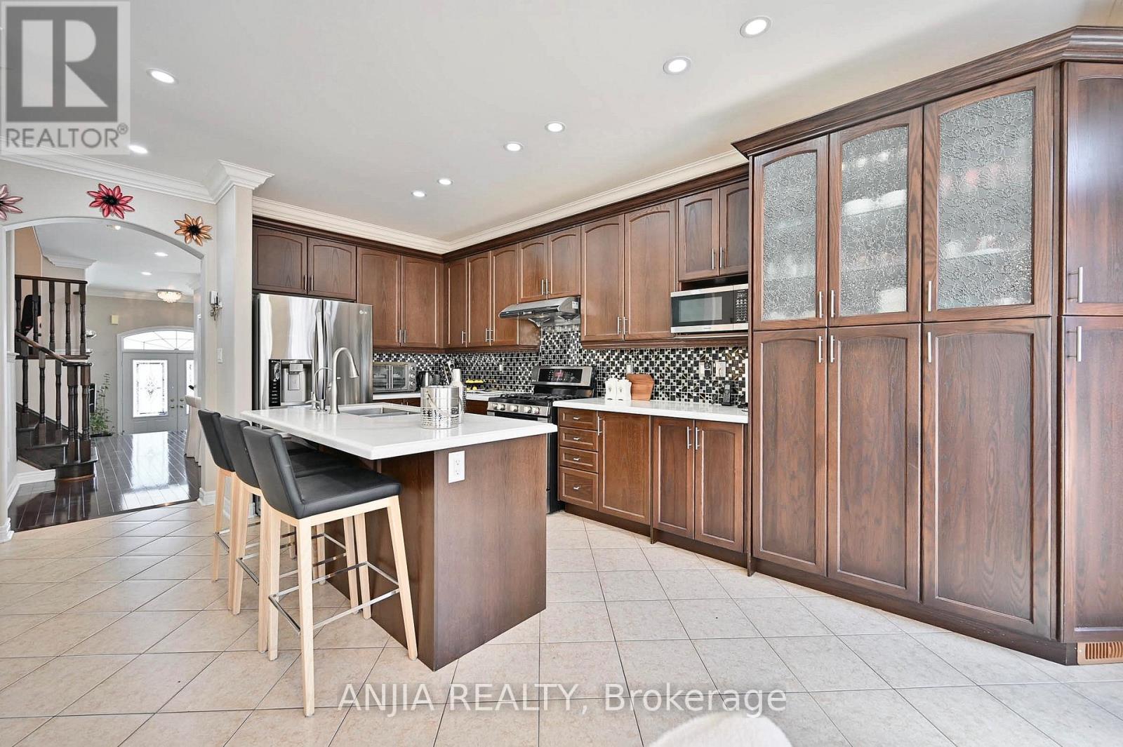 42 Grayleaf Drive, Whitchurch-Stouffville (Stouffville), Ontario  L4A 1S8 - Photo 14 - N12169253
