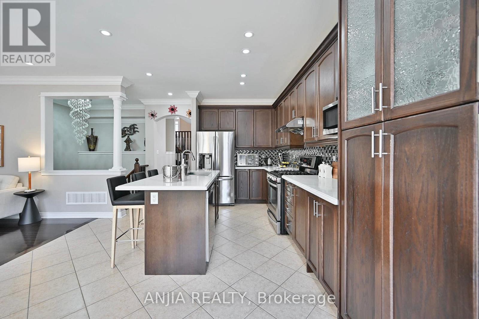 42 Grayleaf Drive, Whitchurch-Stouffville (Stouffville), Ontario  L4A 1S8 - Photo 16 - N12169253