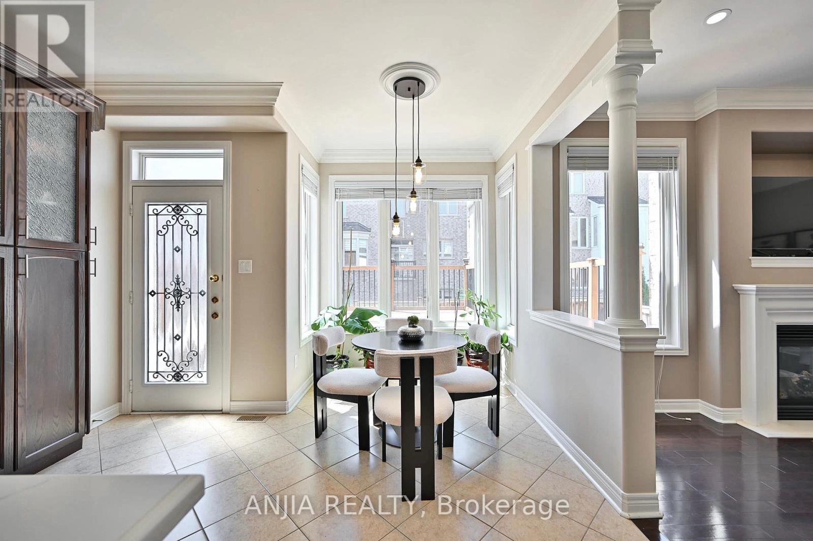 42 Grayleaf Drive, Whitchurch-Stouffville (Stouffville), Ontario  L4A 1S8 - Photo 17 - N12169253