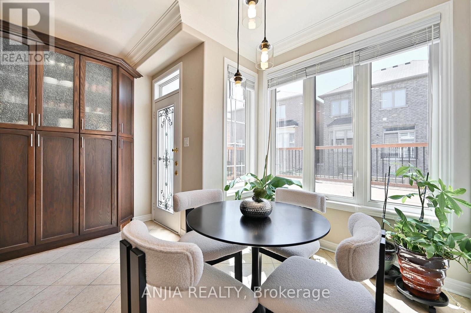 42 Grayleaf Drive, Whitchurch-Stouffville (Stouffville), Ontario  L4A 1S8 - Photo 19 - N12169253
