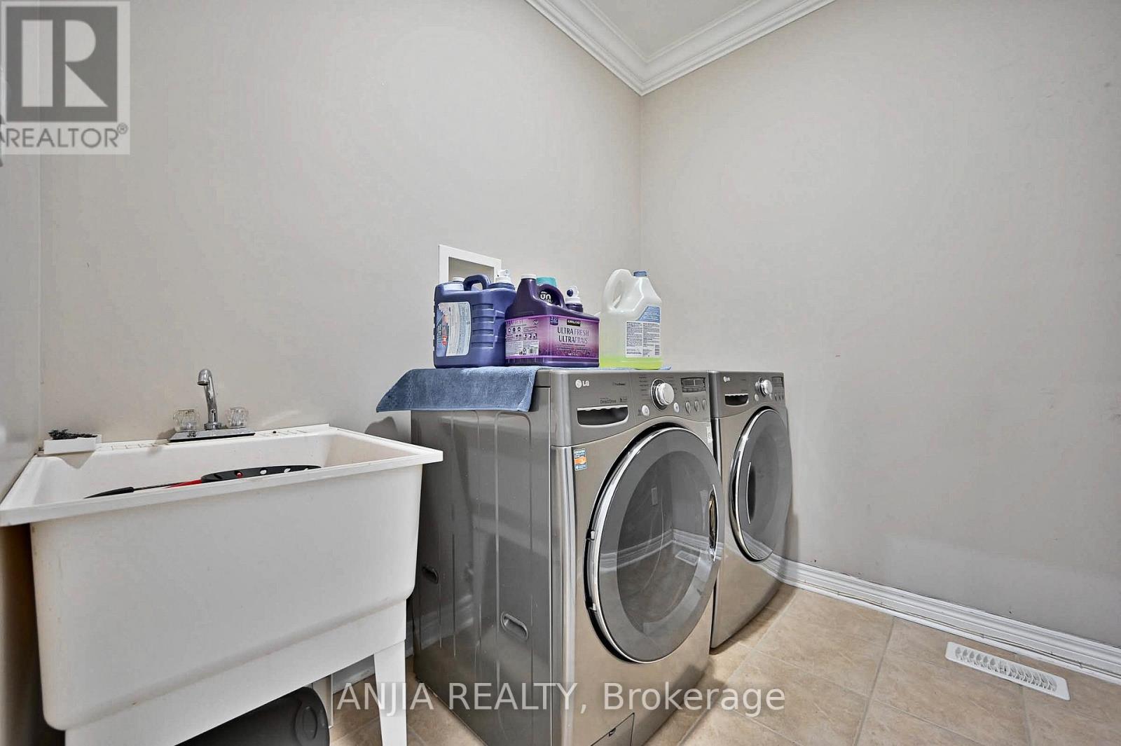 42 Grayleaf Drive, Whitchurch-Stouffville (Stouffville), Ontario  L4A 1S8 - Photo 40 - N12169253