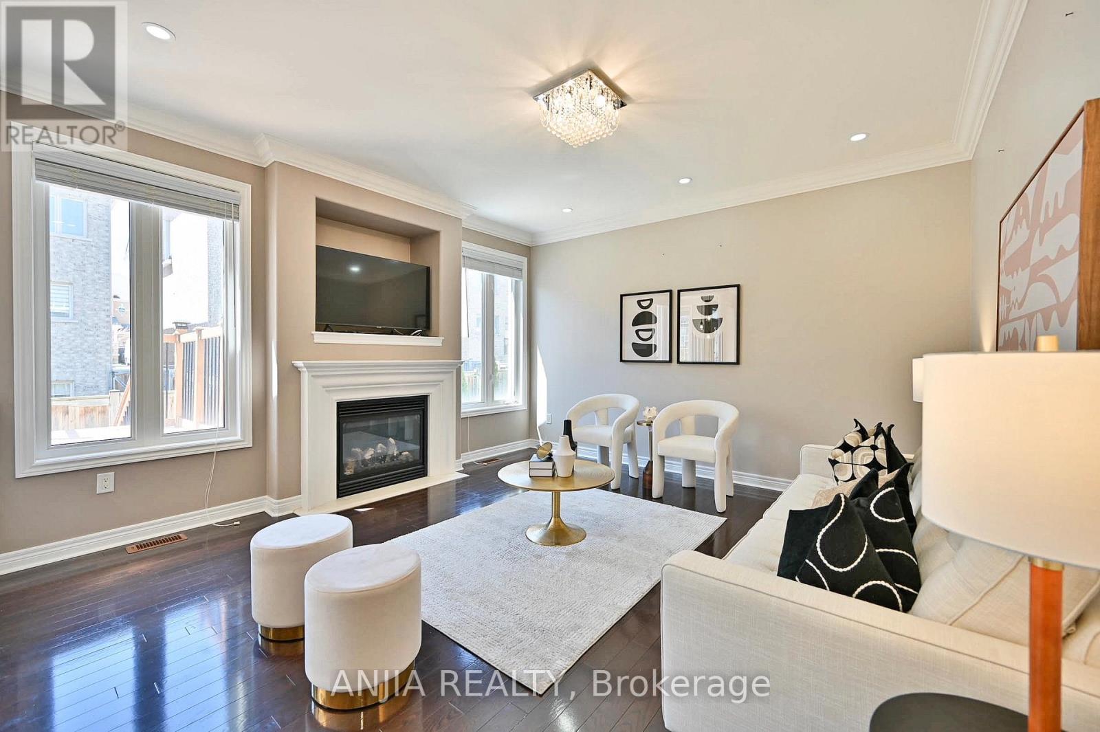 42 Grayleaf Drive, Whitchurch-Stouffville (Stouffville), Ontario  L4A 1S8 - Photo 7 - N12169253