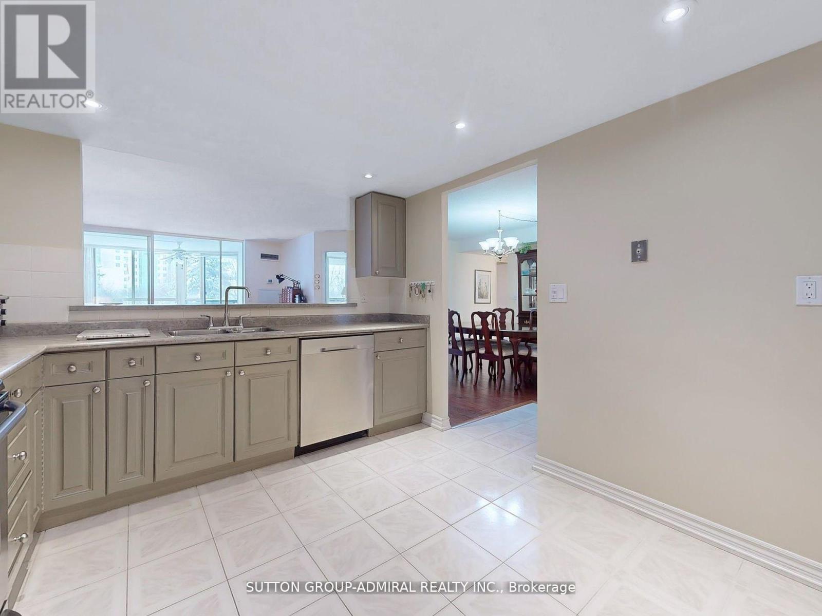 214 - 100 Observatory Lane, Richmond Hill (Observatory), Ontario  L4C 1T4 - Photo 18 - N12169276