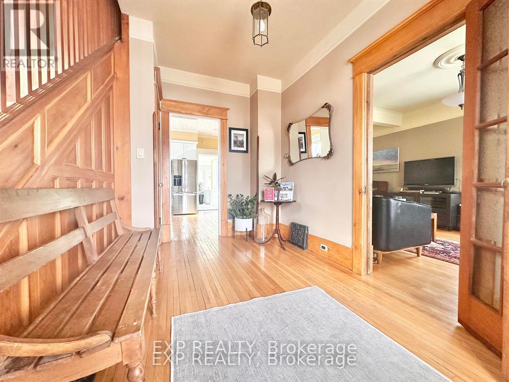 12 Elizabeth Street W, Clearview, Ontario  L0M 1G0 - Photo 5 - S12169097