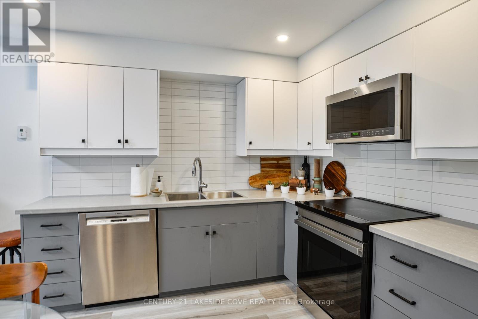 Unit 13 - 31 Laguna Parkway, Ramara (Brechin), Ontario  L0K 1B0 - Photo 7 - S12169139