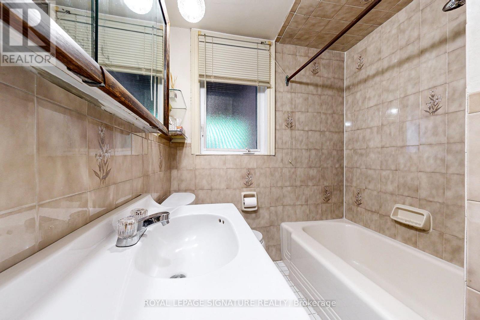 115 Mckee Avenue, Toronto, Ontario  M2N 4C2 - Photo 8 - C12169231