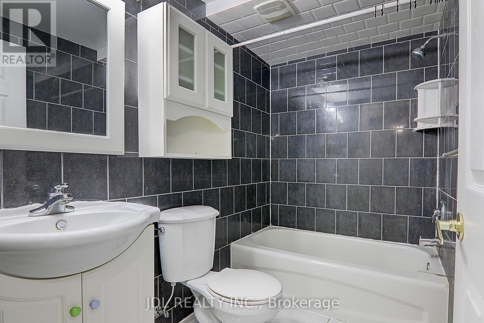 31 Chippingwood Manor, Aurora, Ontario  L4G 7R4 - Photo 26 - N12167642
