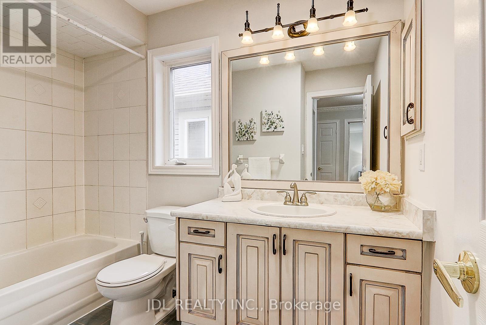 31 Chippingwood Manor, Aurora, Ontario  L4G 7R4 - Photo 25 - N12167642
