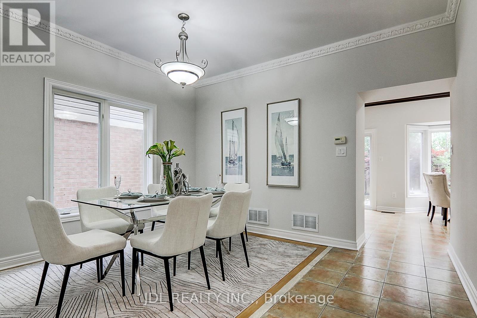 31 Chippingwood Manor, Aurora, Ontario  L4G 7R4 - Photo 5 - N12167642