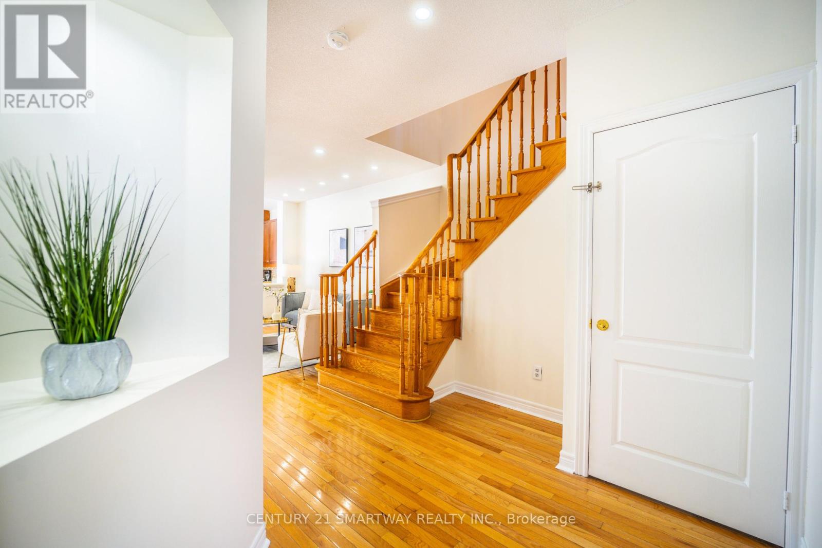 5 Rocky Point Crescent, Brampton, Ontario  L6V 4S8 - Photo 6 - W12085914