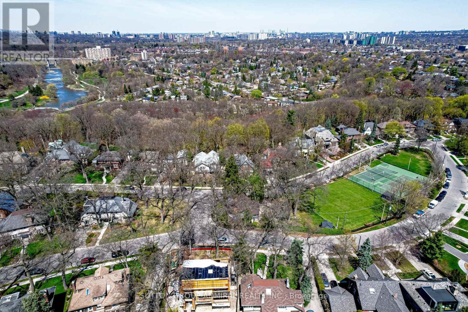 72 Baby Point Road, Toronto, Ontario  M6S 2G3 - Photo 8 - W12106083