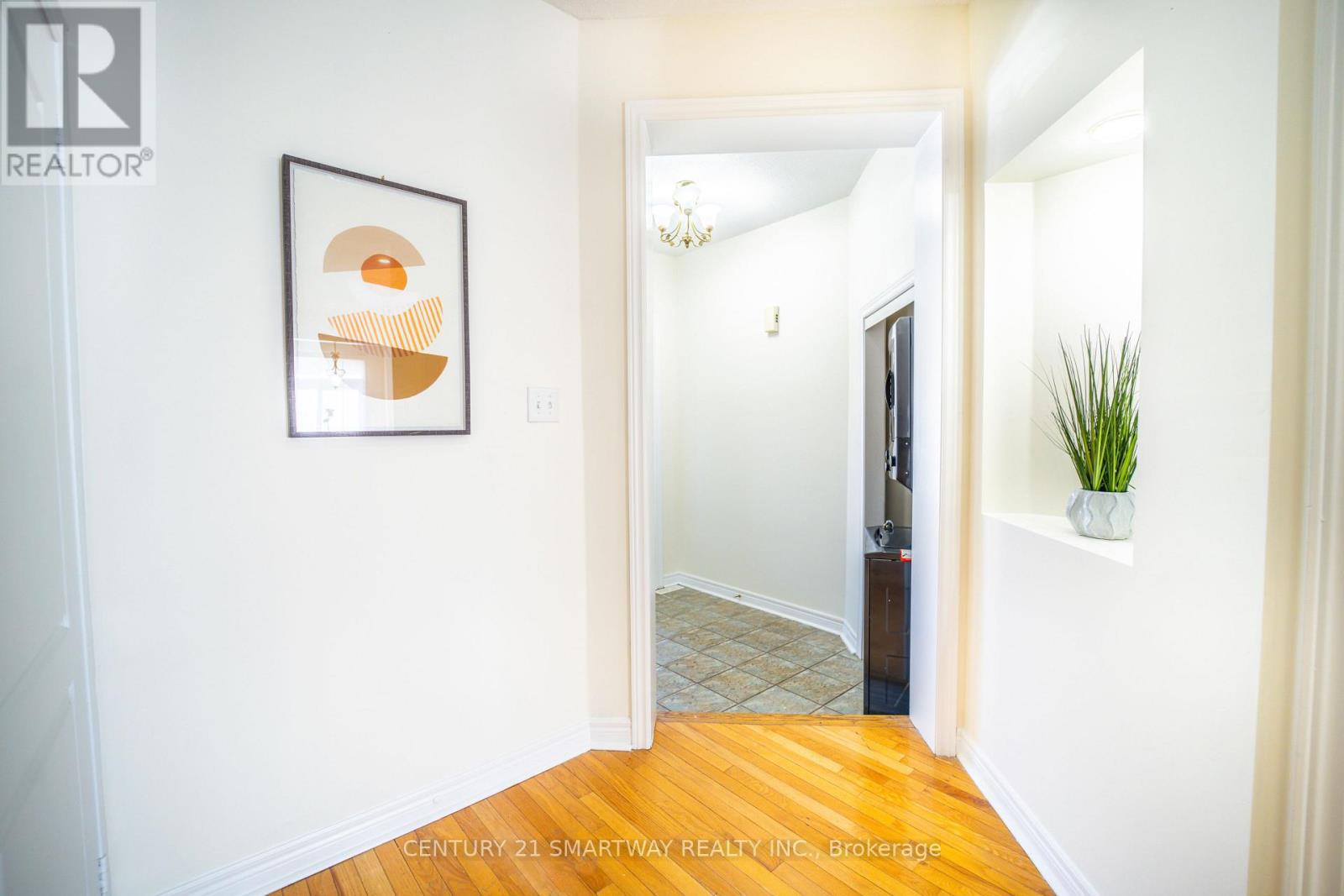 5 Rocky Point Crescent, Brampton, Ontario  L6V 4S8 - Photo 7 - W12085914