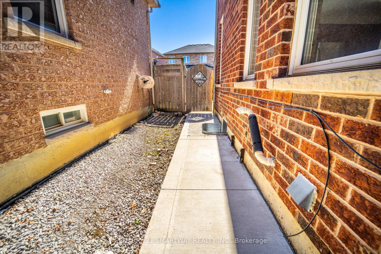 5 Rocky Point Crescent, Brampton, Ontario  L6V 4S8 - Photo 25 - W12085914