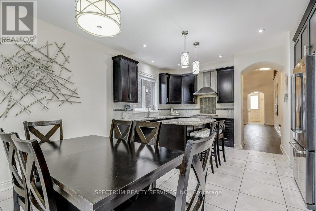 35 Chaumont Drive, Hamilton (Stoney Creek Mountain), Ontario  L8J 0J8 - Photo 7 - X12062242