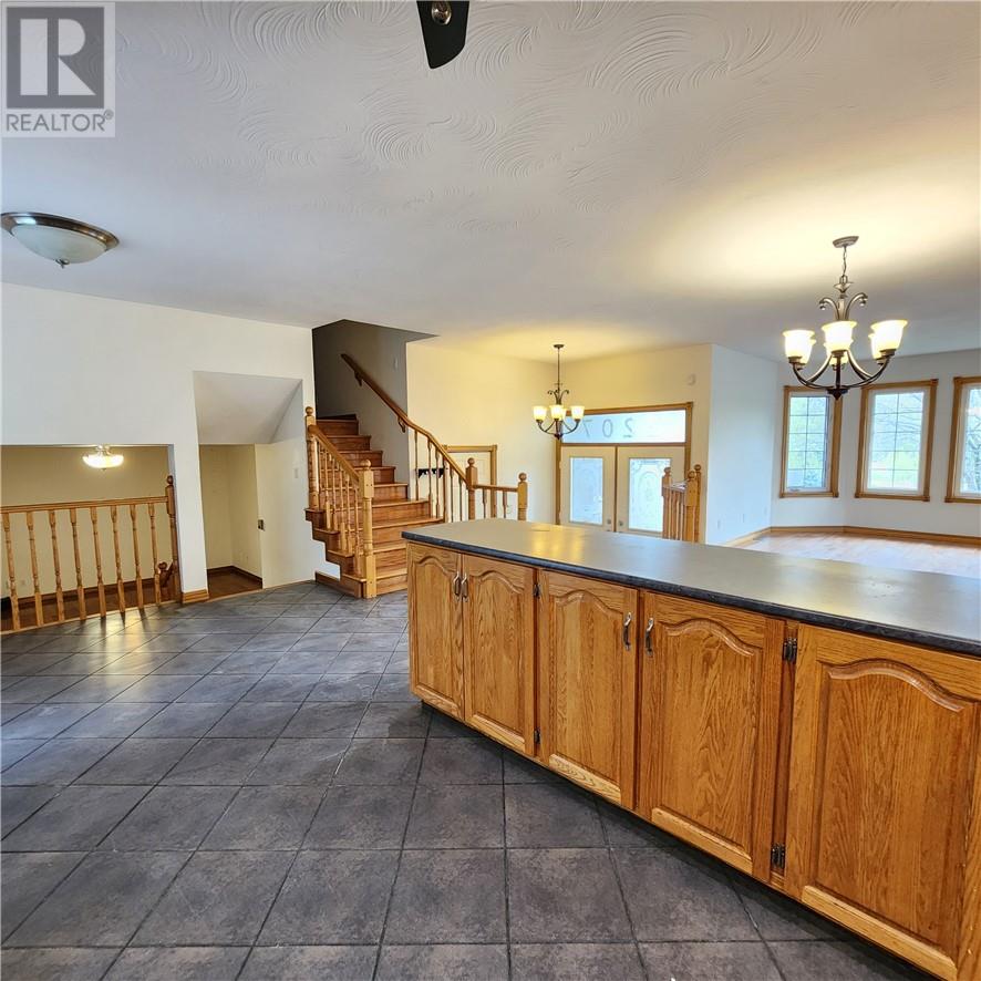 2207 Donwood, Greater Sudbury, Ontario  P3A 4H8 - Photo 10 - 2122066