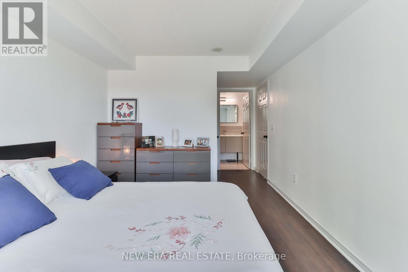 203 - 15 Michael Power Place, Toronto (Islington-City Centre West), Ontario  M9A 5G4 - Photo 10 - W12169078