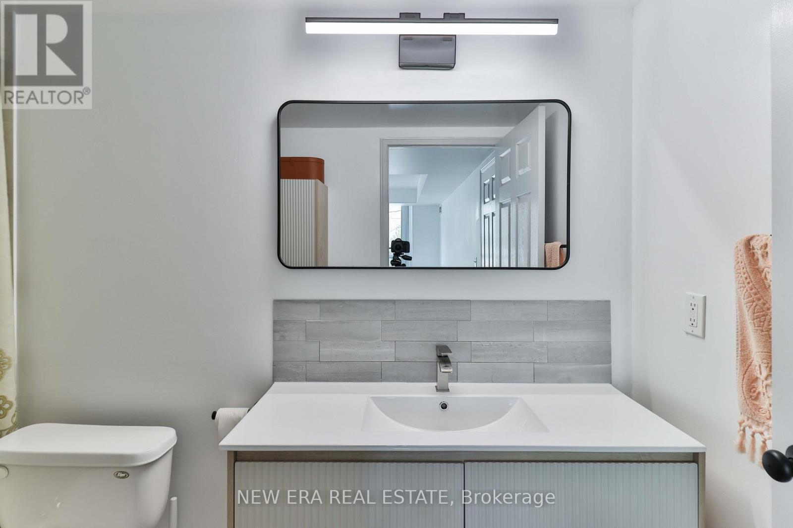 203 - 15 Michael Power Place, Toronto (Islington-City Centre West), Ontario  M9A 5G4 - Photo 13 - W12169078