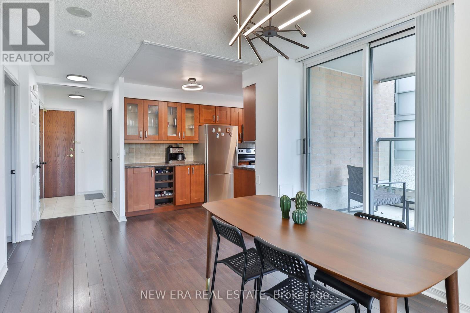 203 - 15 Michael Power Place, Toronto (Islington-City Centre West), Ontario  M9A 5G4 - Photo 4 - W12169078