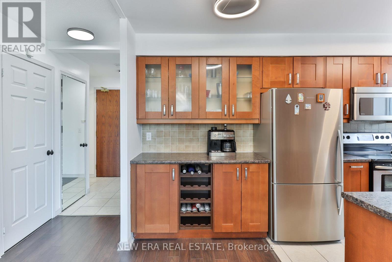 203 - 15 Michael Power Place, Toronto, Ontario  M9A 5G4 - Photo 7 - W12169078
