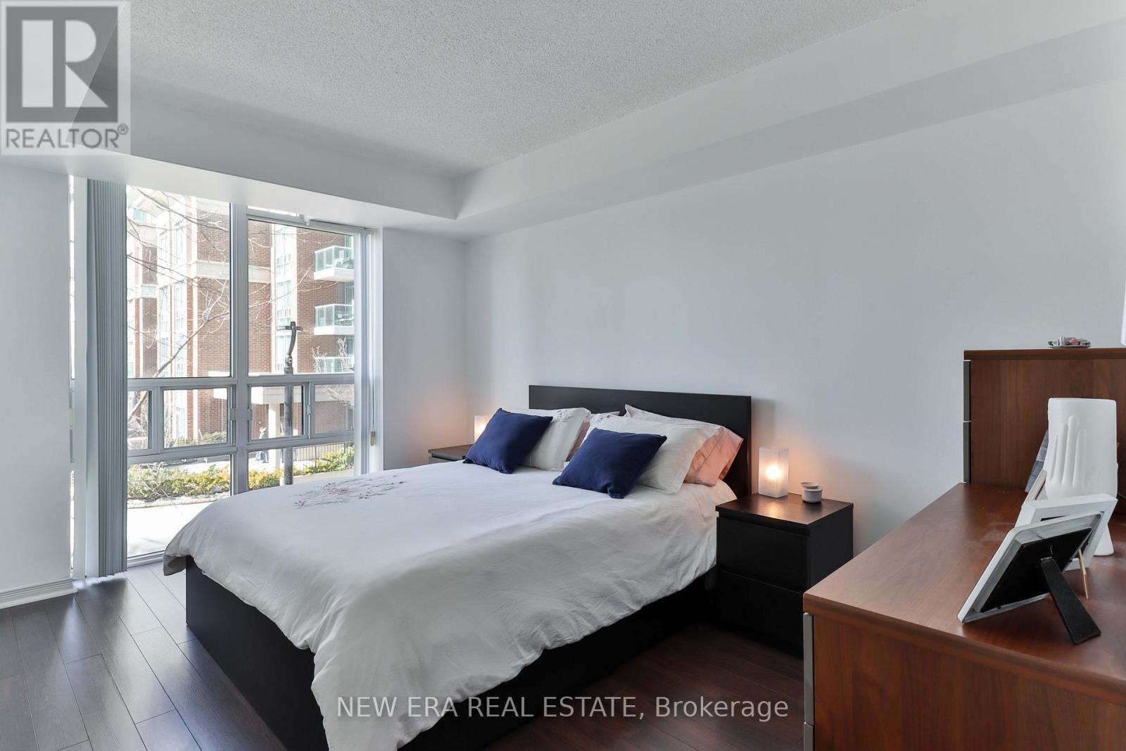 203 - 15 Michael Power Place, Toronto, Ontario  M9A 5G4 - Photo 8 - W12169078