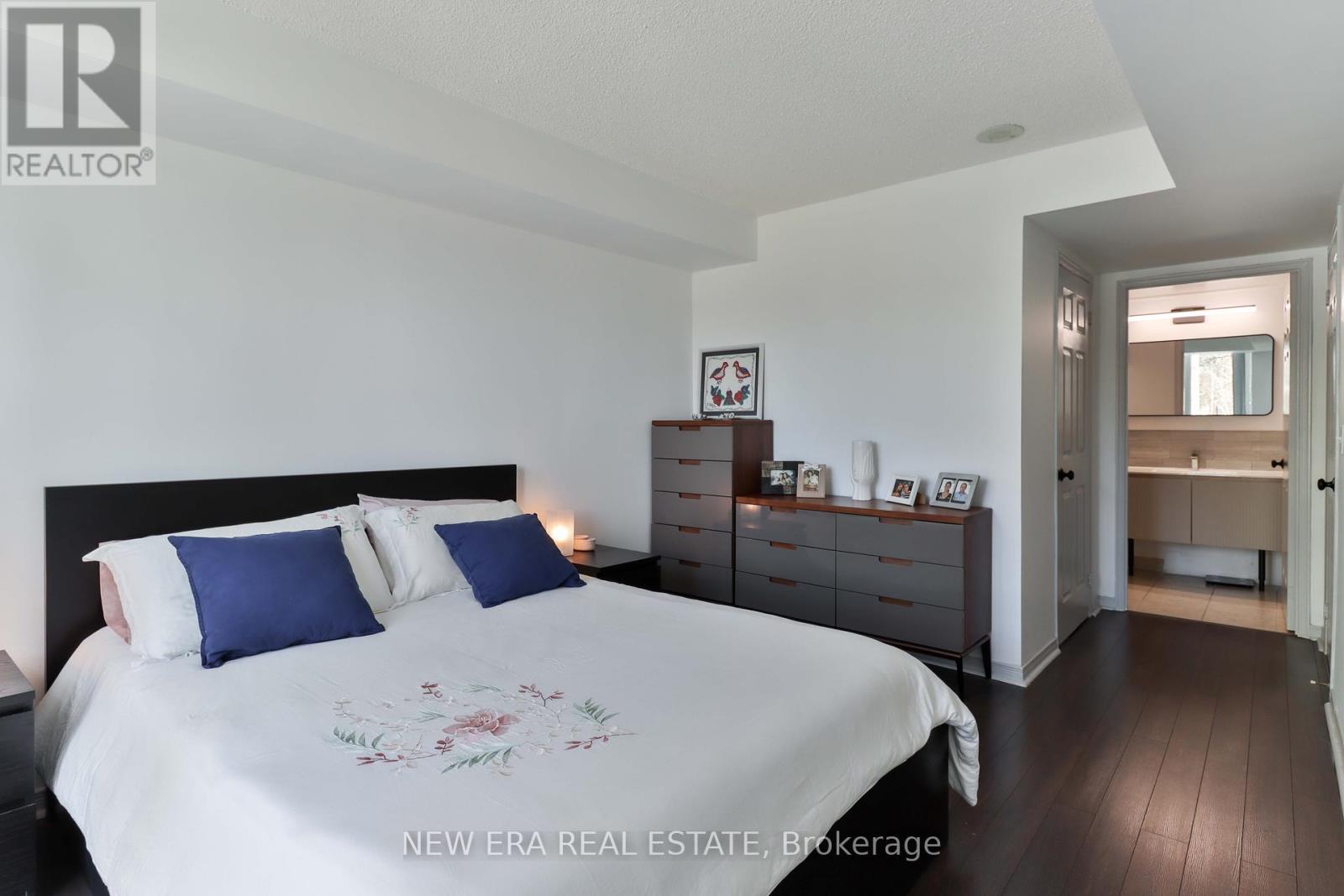 203 - 15 Michael Power Place, Toronto (Islington-City Centre West), Ontario  M9A 5G4 - Photo 9 - W12169078