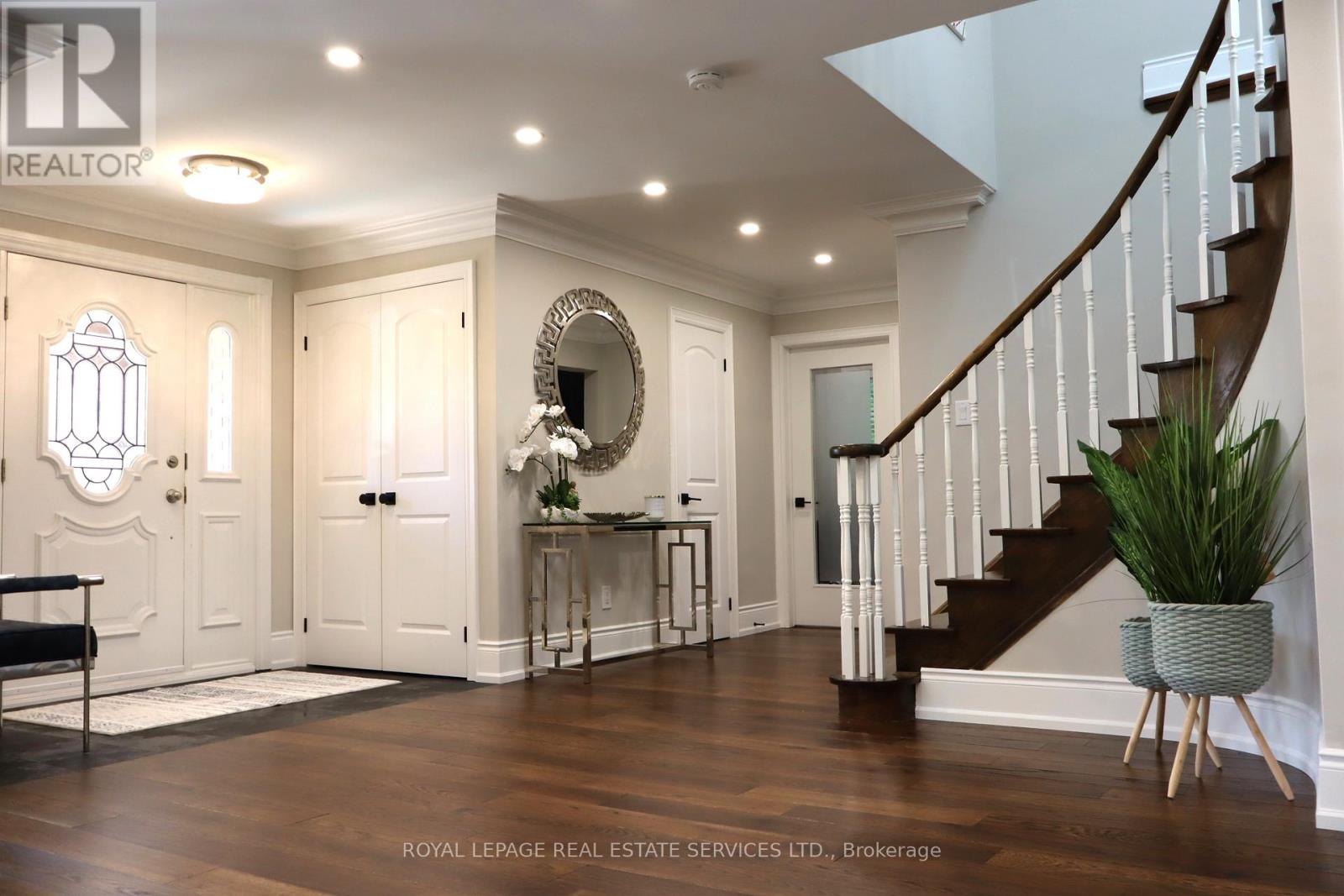 1141 Vicki Lane, Mississauga, Ontario  L5C 2X9 - Photo 13 - W12169128